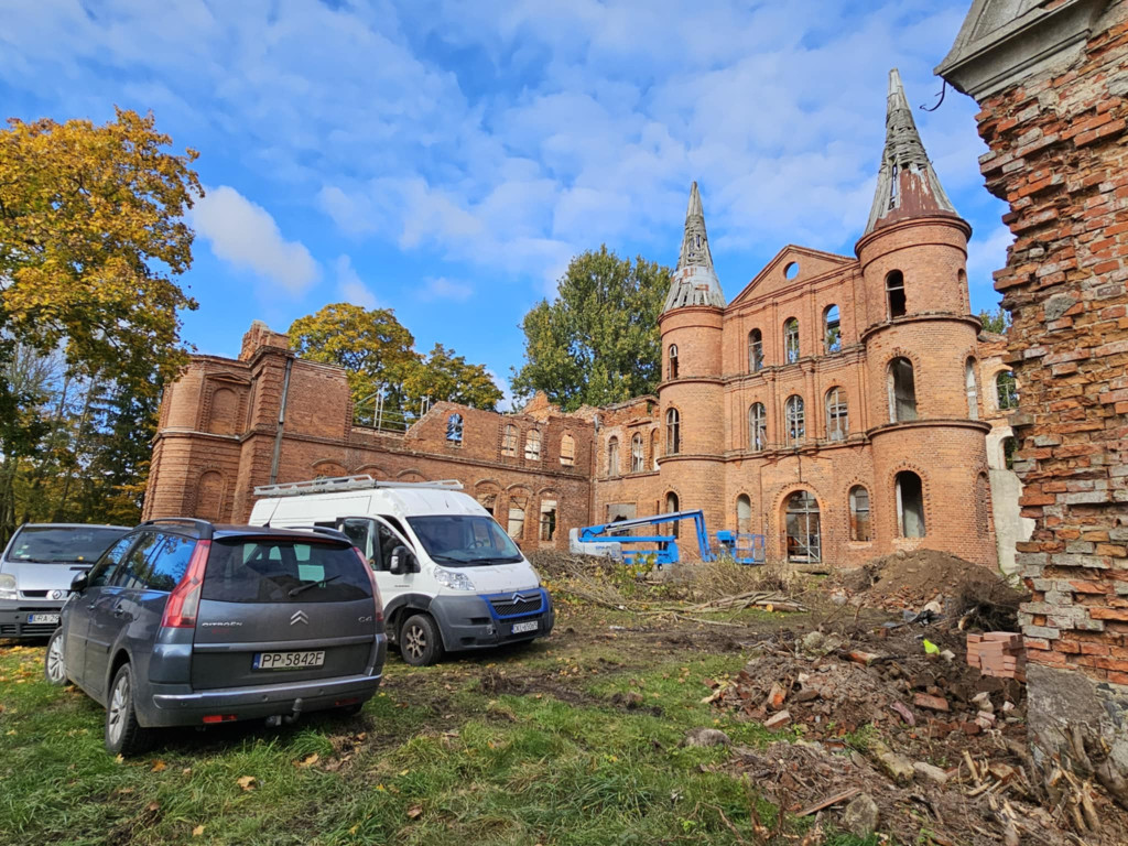 Tak wyglądają ruiny pałacu w Juchowie