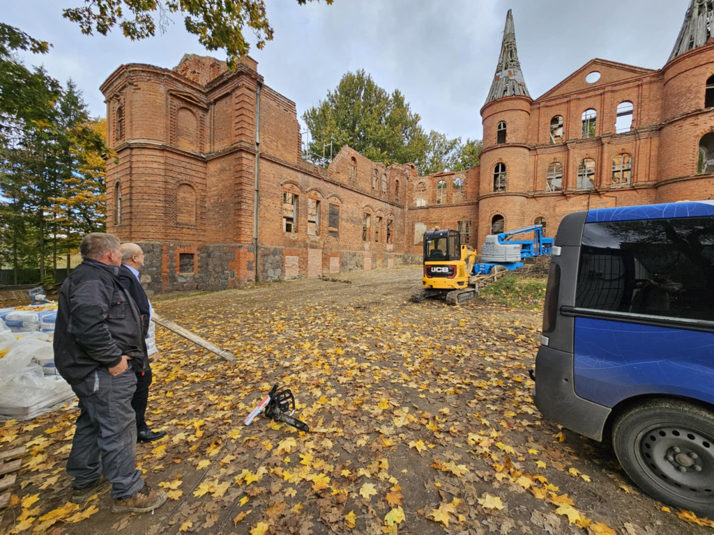 Tak wyglądają ruiny pałacu w Juchowie