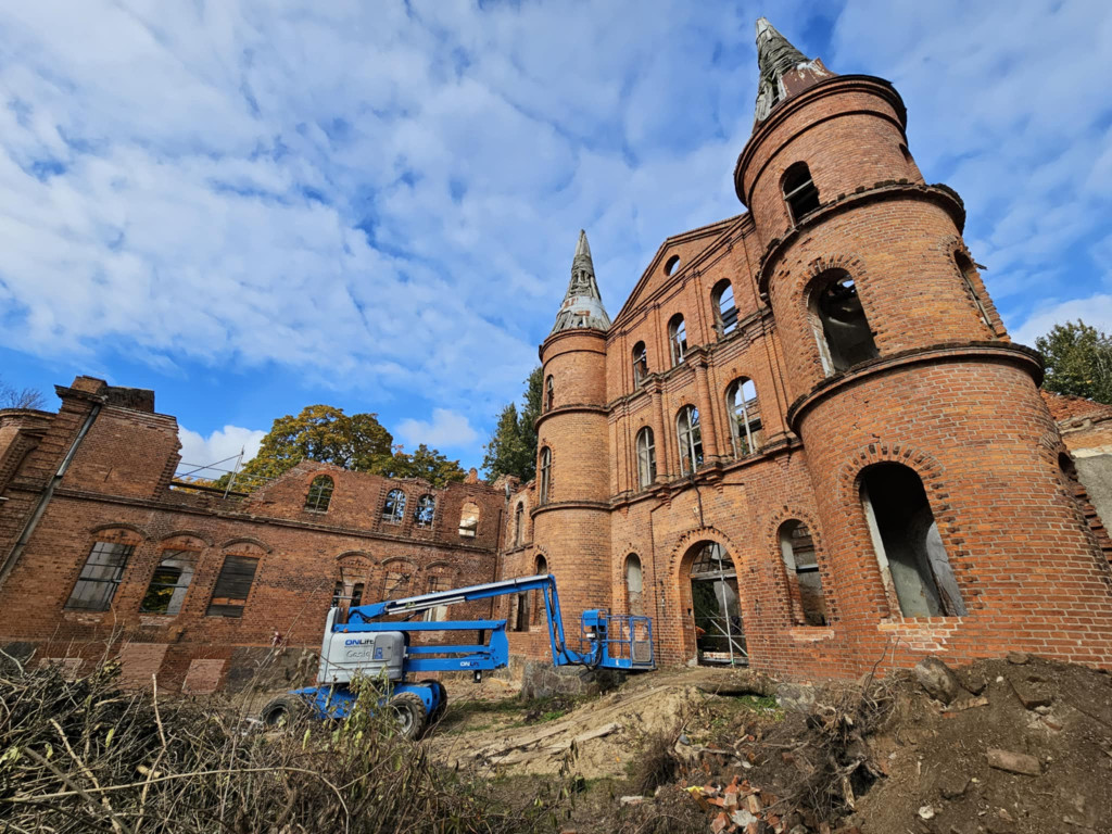 Tak wyglądają ruiny pałacu w Juchowie
