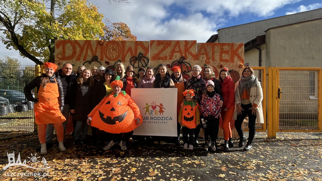 Rodzinny festyn w złoto-pomarańczowych barwach