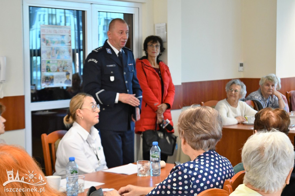 Bezpieczny Senior w Szczecinku. Eksperci rozmawiali z mieszkańcami