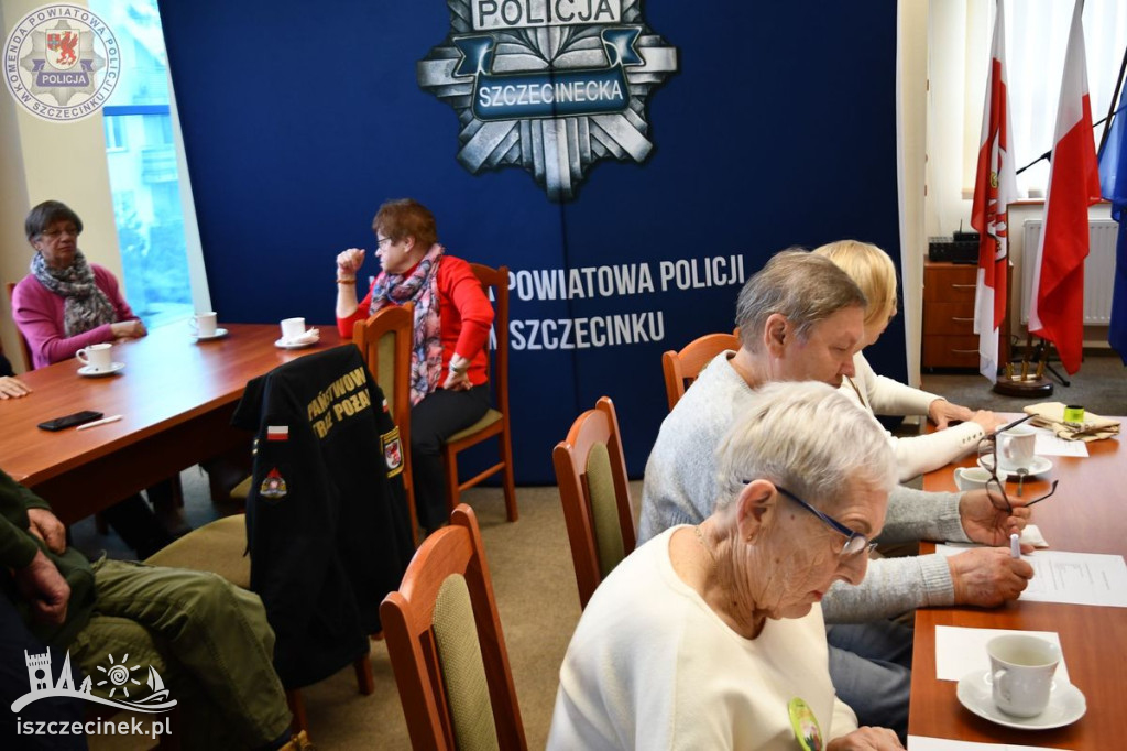Bezpieczny Senior w Szczecinku. Eksperci rozmawiali z mieszkańcami
