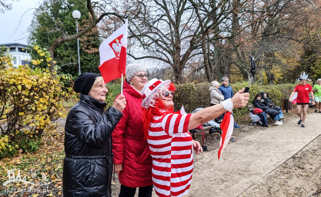 Morsy w biało-czerwonych barwach nad Trzesieckiem
