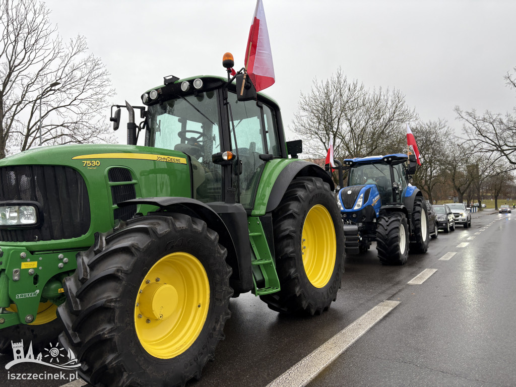 Rolnicy zablokowali ulicę Jana Pawła II.