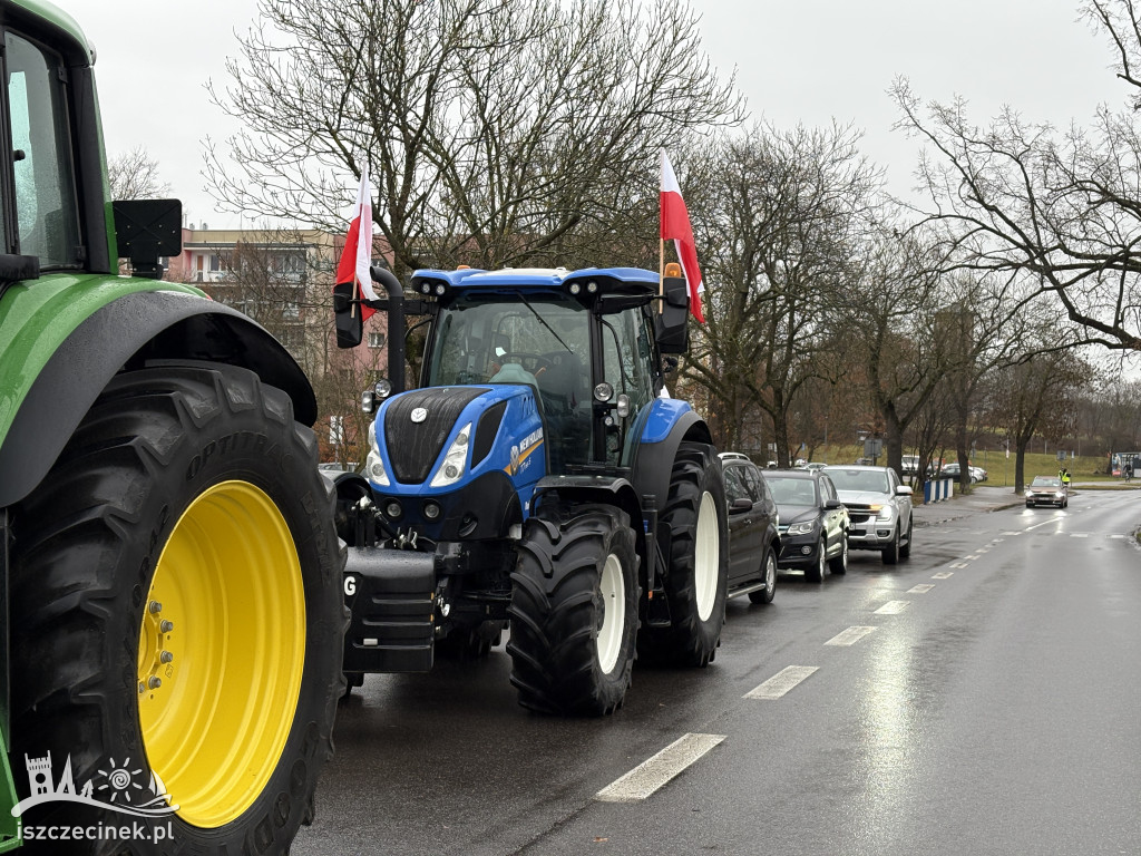 Rolnicy zablokowali ulicę Jana Pawła II.