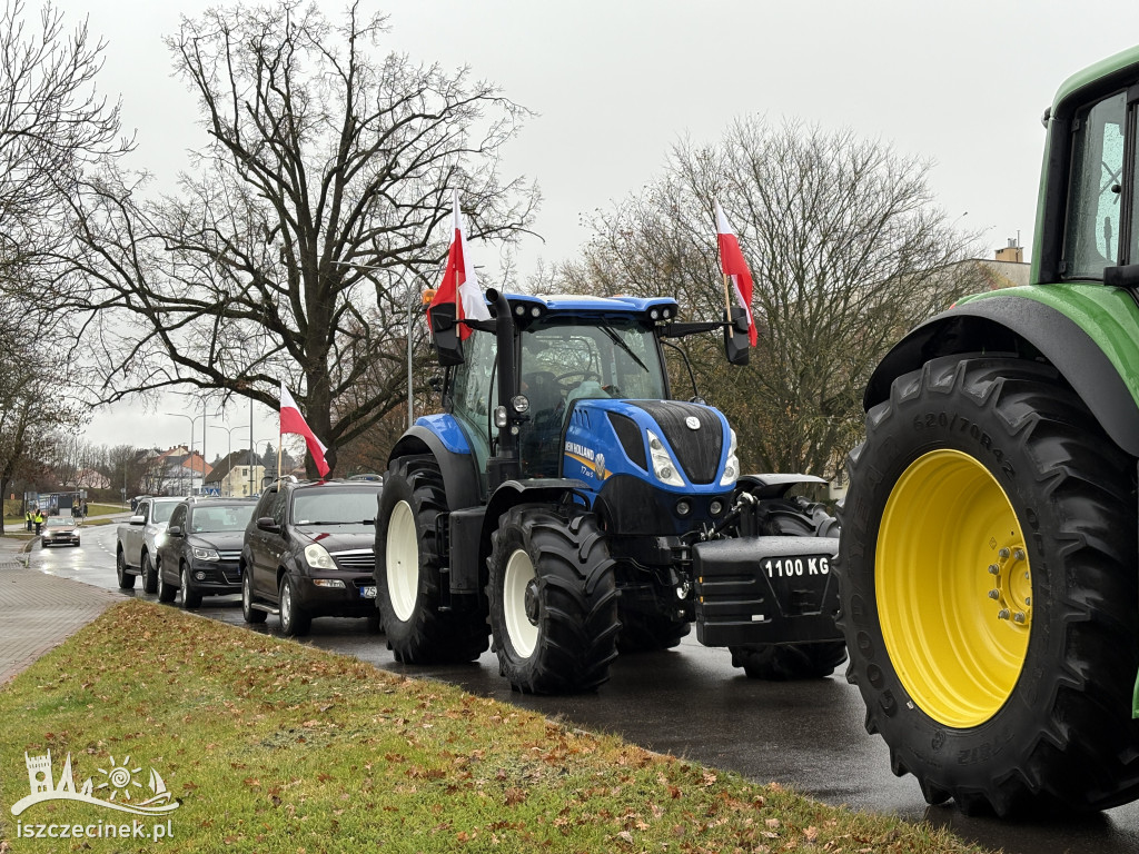 Rolnicy zablokowali ulicę Jana Pawła II.