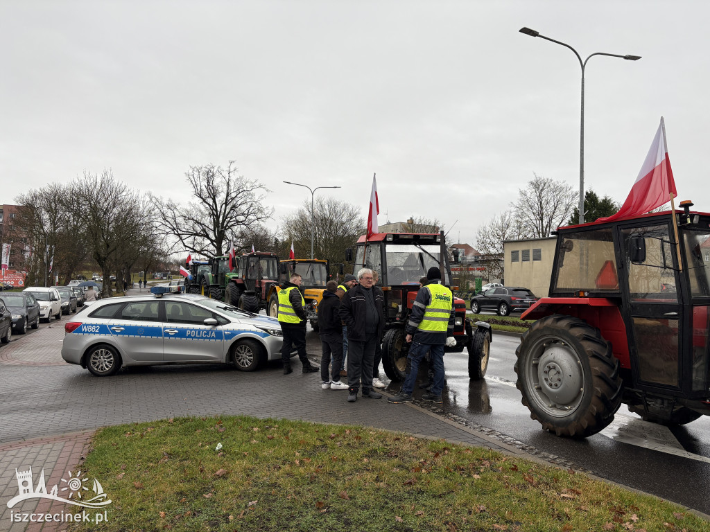 Rolnicy zablokowali ulicę Jana Pawła II.
