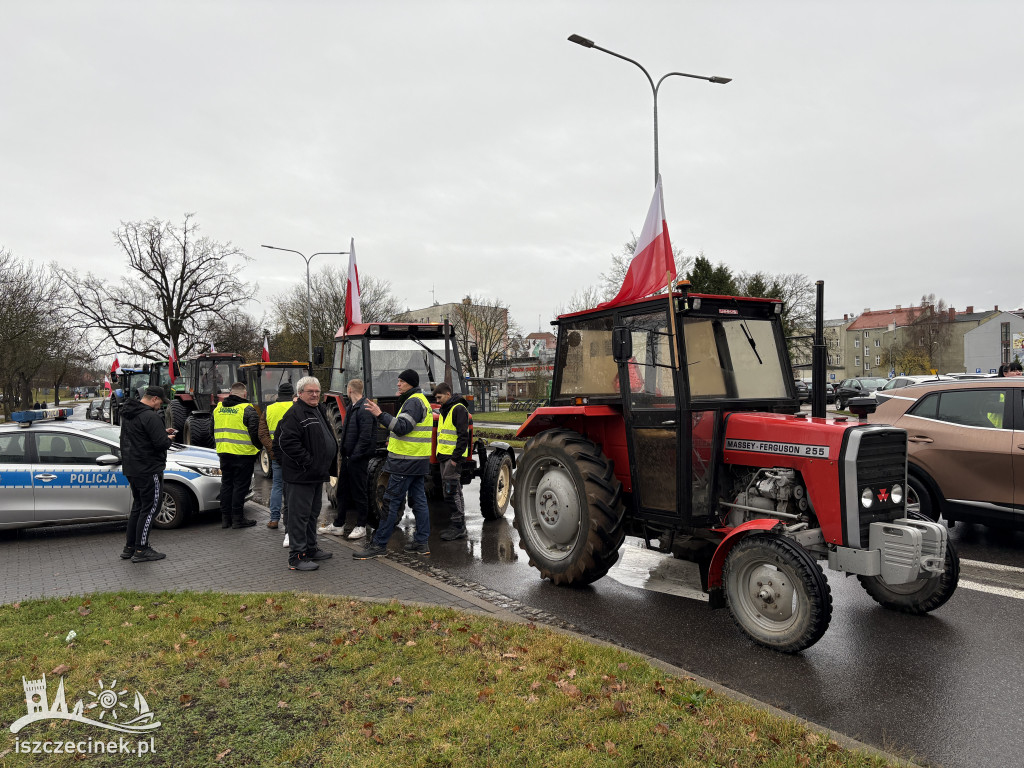 Rolnicy zablokowali ulicę Jana Pawła II.
