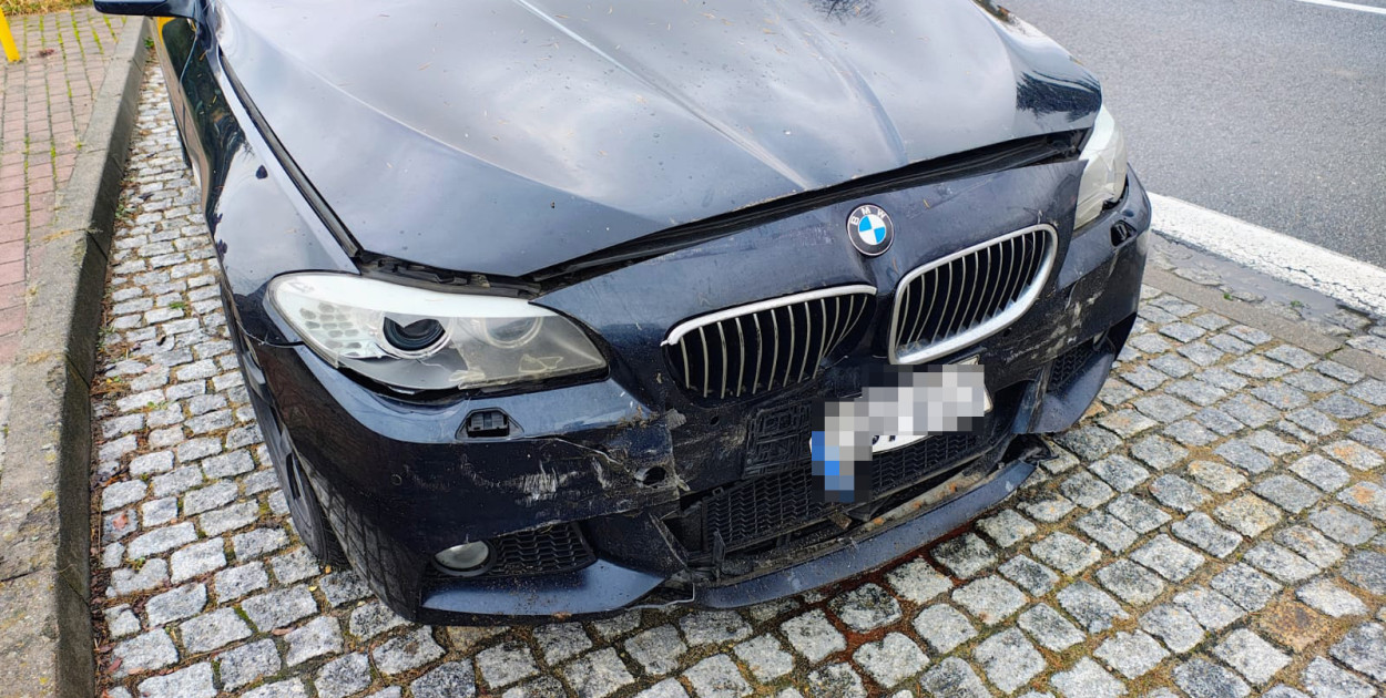 Kolizja BMW i Peugeota na DK20 – zdjęcia