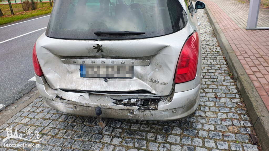 Kolizja BMW i Peugeota na DK20 – zdjęcia