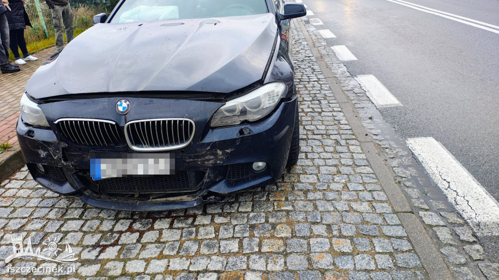 Kolizja BMW i Peugeota na DK20 – zdjęcia