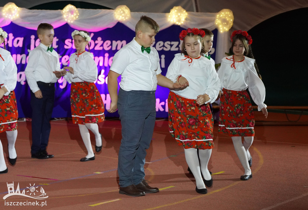 Uczniowie i nauczyciele świętują jubileusz