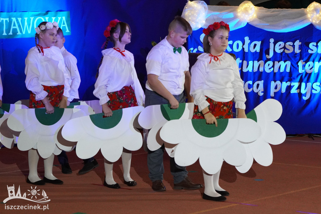 Uczniowie i nauczyciele świętują jubileusz