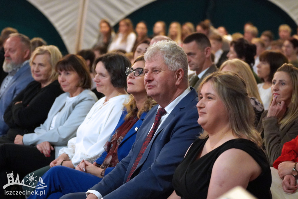 Uczniowie i nauczyciele świętują jubileusz