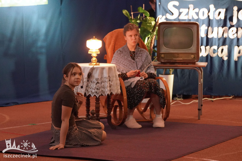 Uczniowie i nauczyciele świętują jubileusz