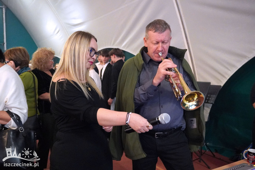 Uczniowie i nauczyciele świętują jubileusz