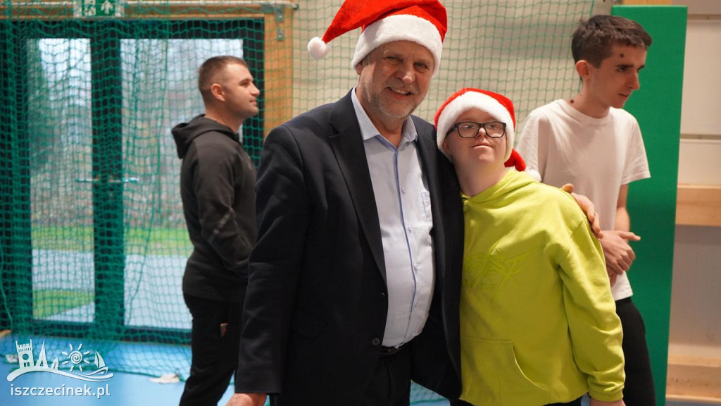 Mikołajkowa wizyta starostów w SOSW i Domu Dziecka