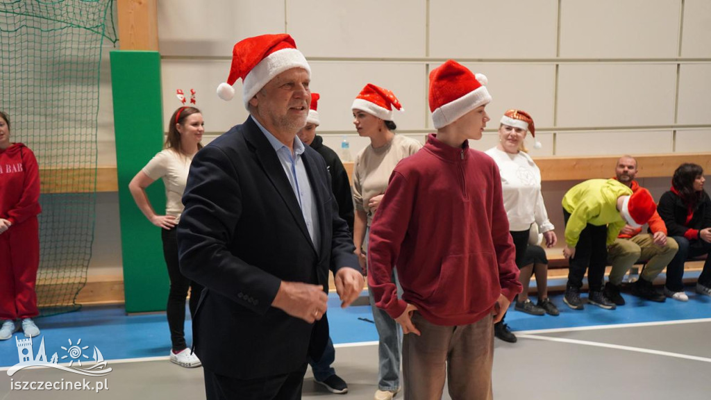 Mikołajkowa wizyta starostów w SOSW i Domu Dziecka