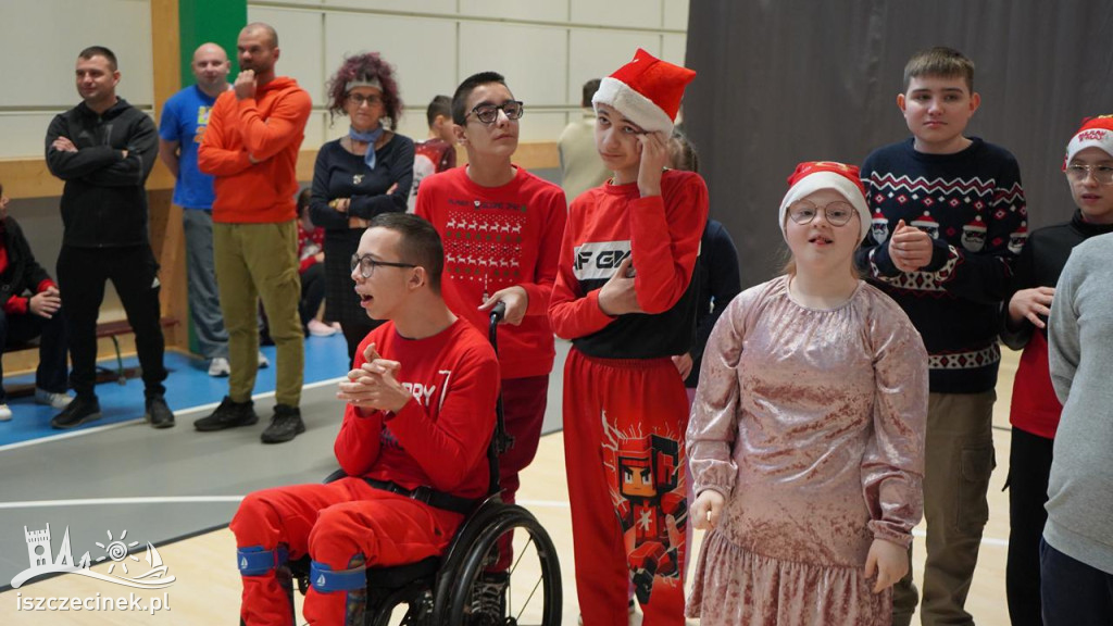 Mikołajkowa wizyta starostów w SOSW i Domu Dziecka