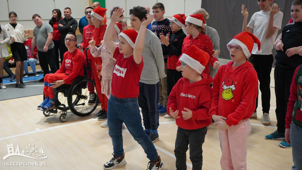 Mikołajkowa wizyta starostów w SOSW i Domu Dziecka