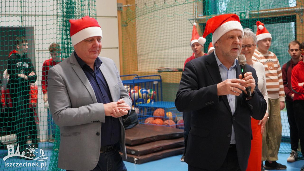 Mikołajkowa wizyta starostów w SOSW i Domu Dziecka