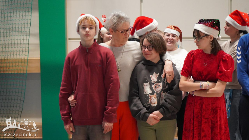 Mikołajkowa wizyta starostów w SOSW i Domu Dziecka