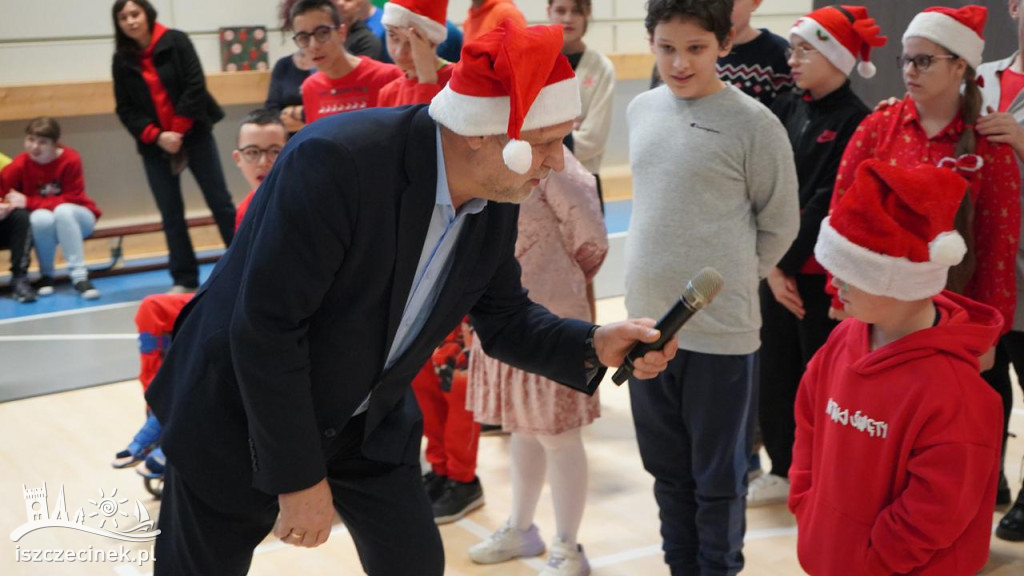 Mikołajkowa wizyta starostów w SOSW i Domu Dziecka