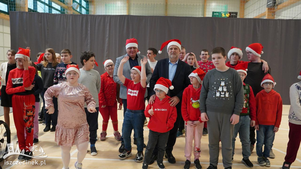 Mikołajkowa wizyta starostów w SOSW i Domu Dziecka