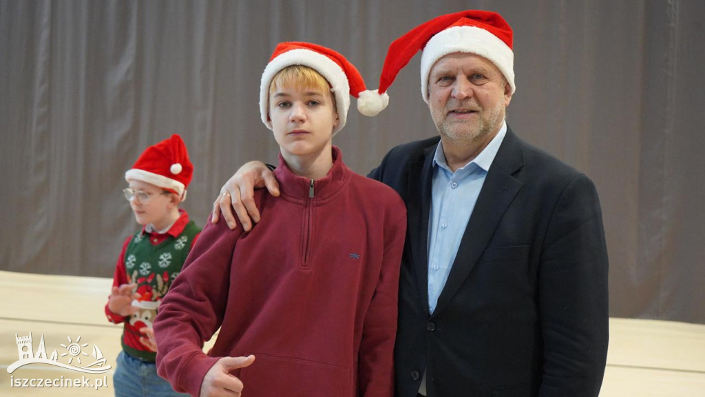 Mikołajkowa wizyta starostów w SOSW i Domu Dziecka