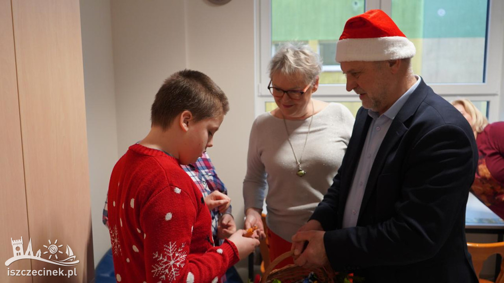 Mikołajkowa wizyta starostów w SOSW i Domu Dziecka