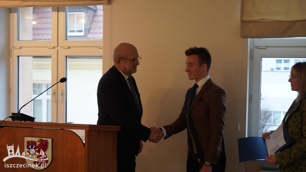 Nagrody i stypendia Powiatu Szczecineckiego rozdane- zobacz listę