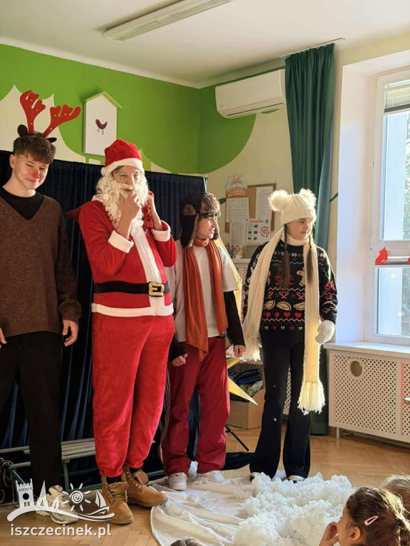 Licealiści z I LO zagrali po angielsku dla przedszkolaków z „Misia”.