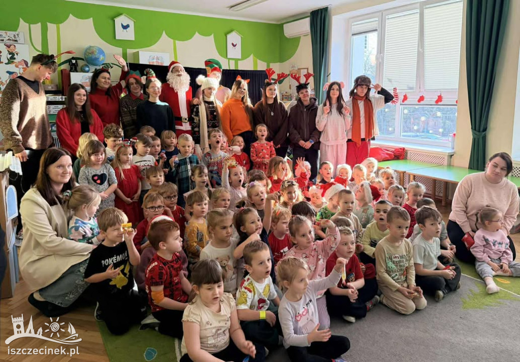 Licealiści z I LO zagrali po angielsku dla przedszkolaków z „Misia”.