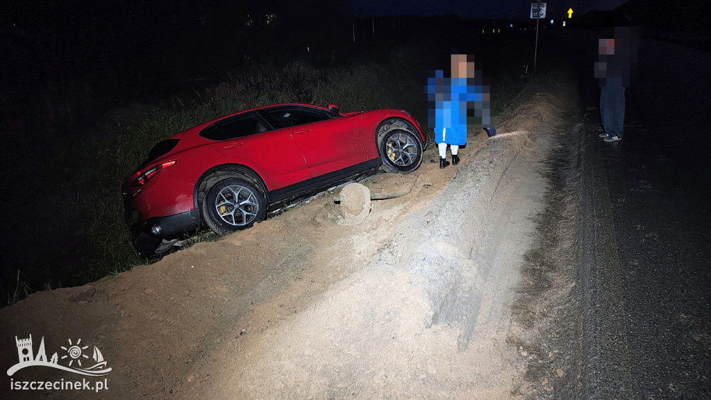 Rozbite auto w rowie przy budowie ekspresówki