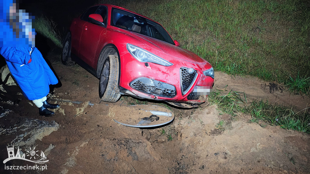 Rozbite auto w rowie przy budowie ekspresówki