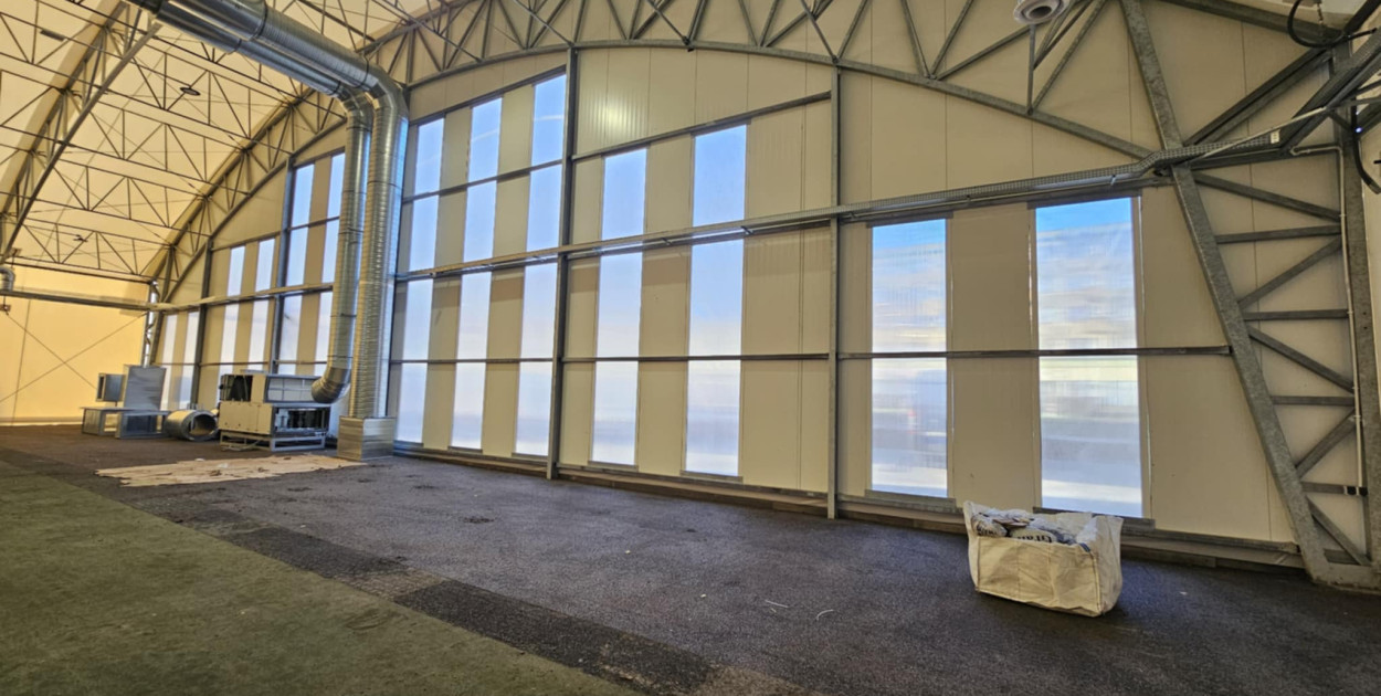 Zadaszone boisko przy ZST w obiektywie