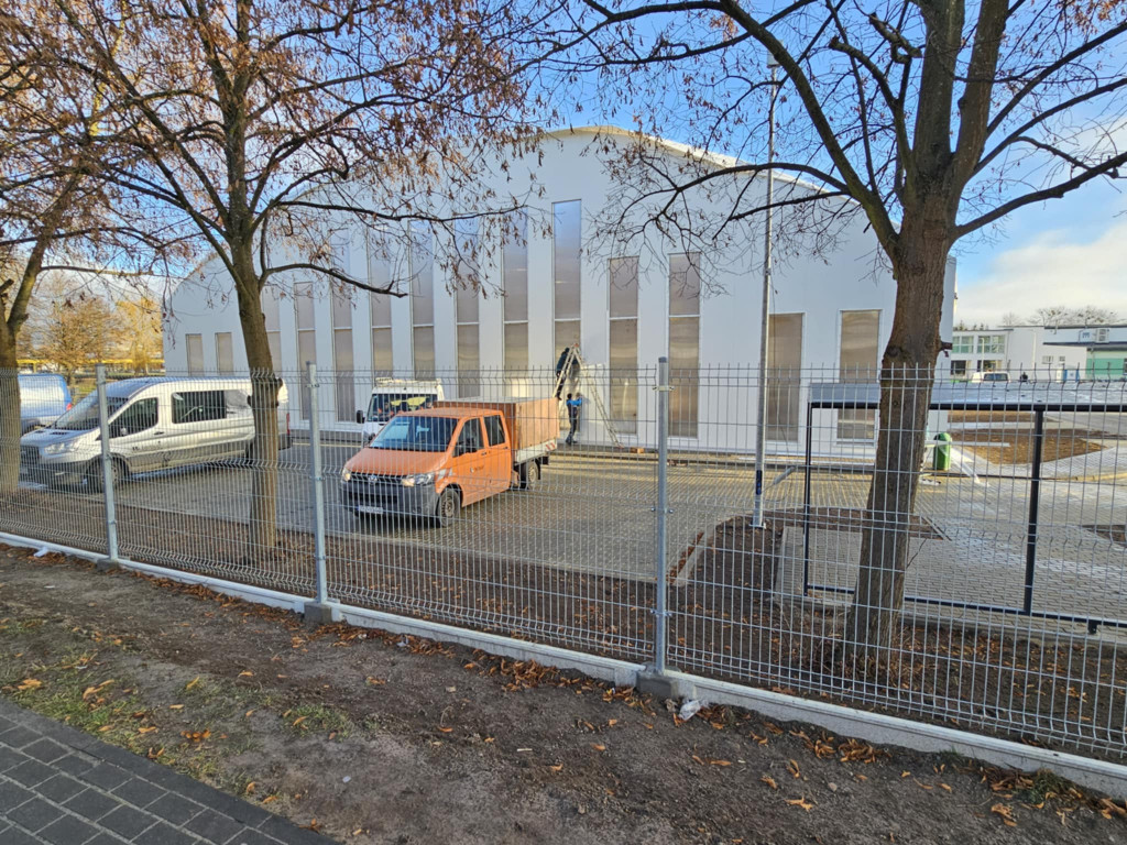 Zadaszone boisko przy ZST w obiektywie