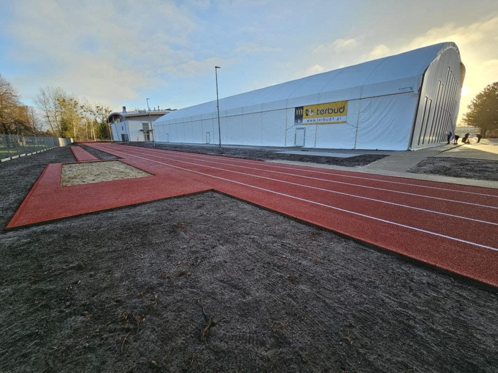 Zadaszone boisko przy ZST w obiektywie