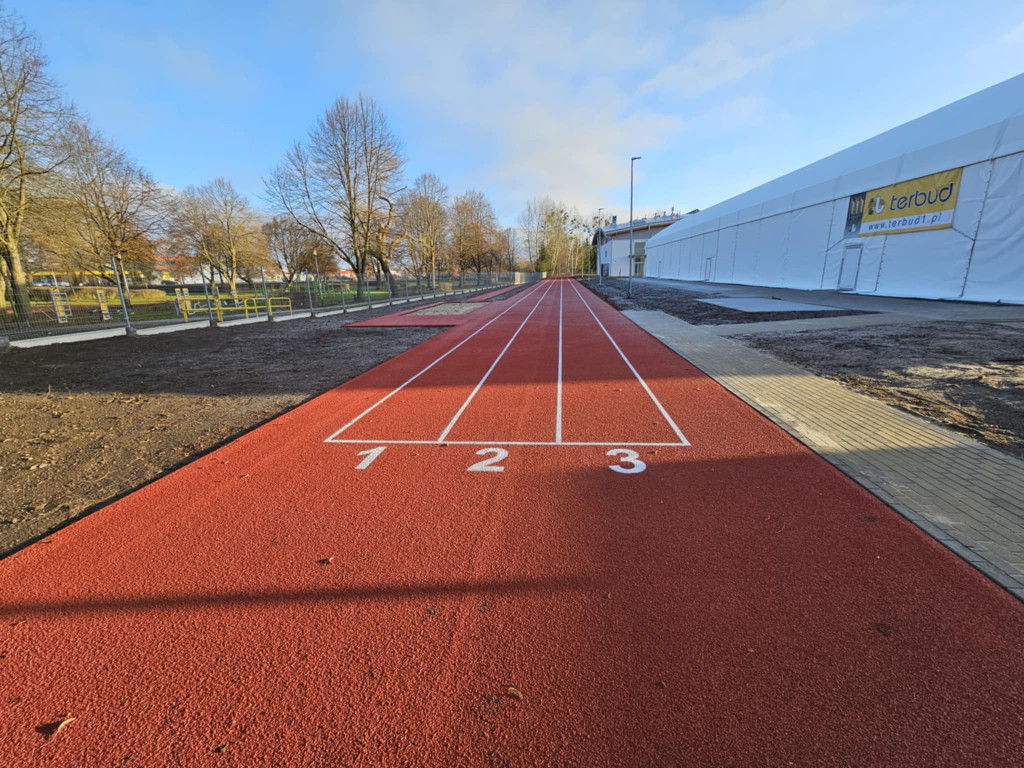 Zadaszone boisko przy ZST w obiektywie