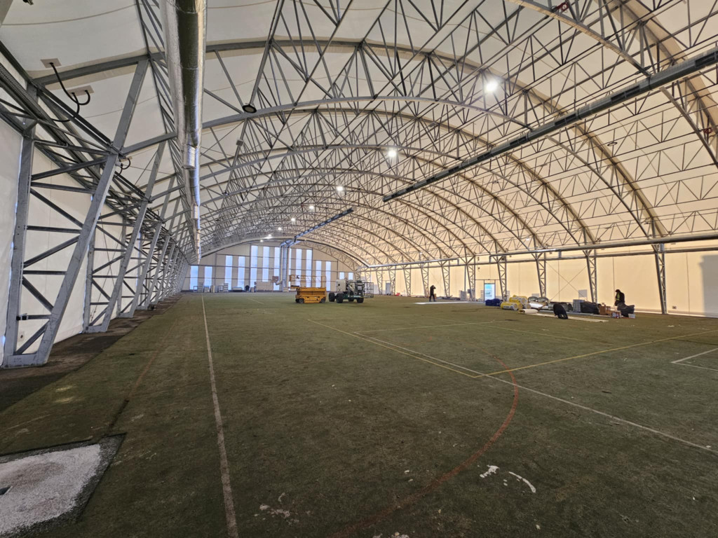 Zadaszone boisko przy ZST w obiektywie