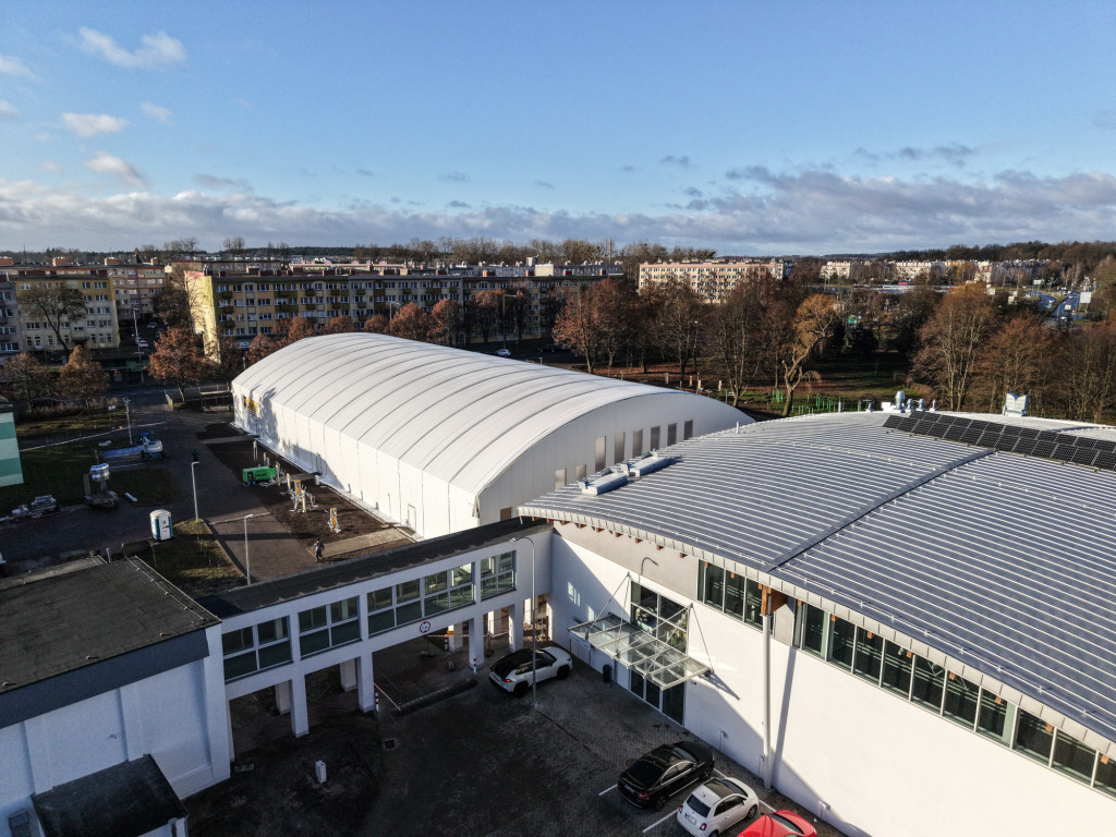 Zadaszone boisko przy ZST w obiektywie