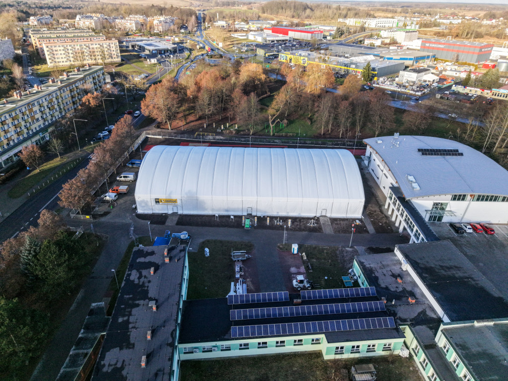 Zadaszone boisko przy ZST w obiektywie