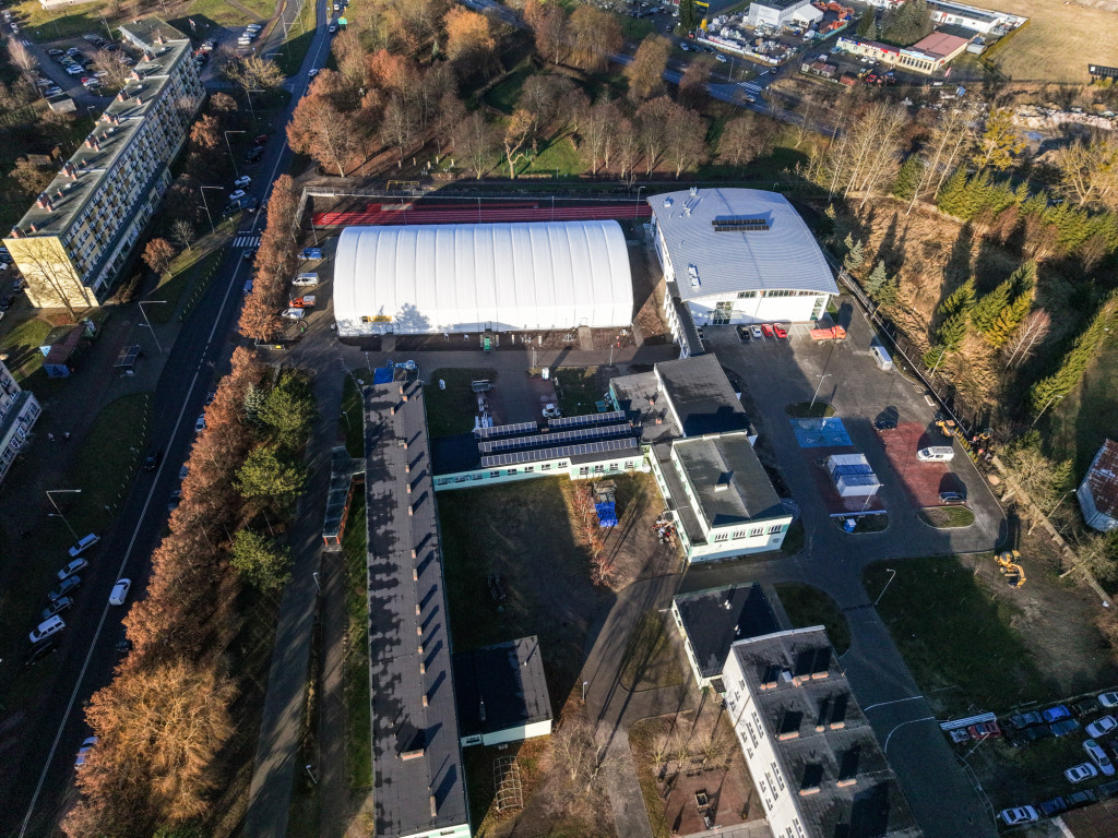 Zadaszone boisko przy ZST w obiektywie