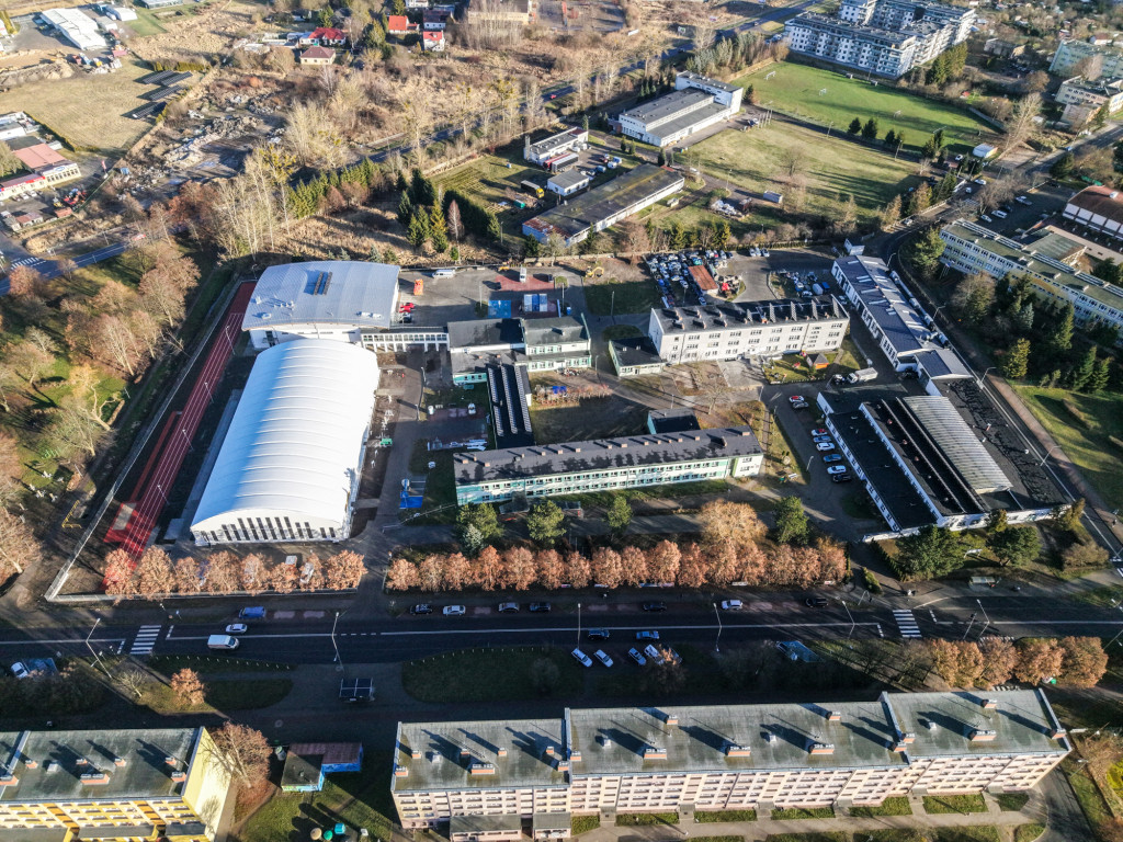 Zadaszone boisko przy ZST w obiektywie