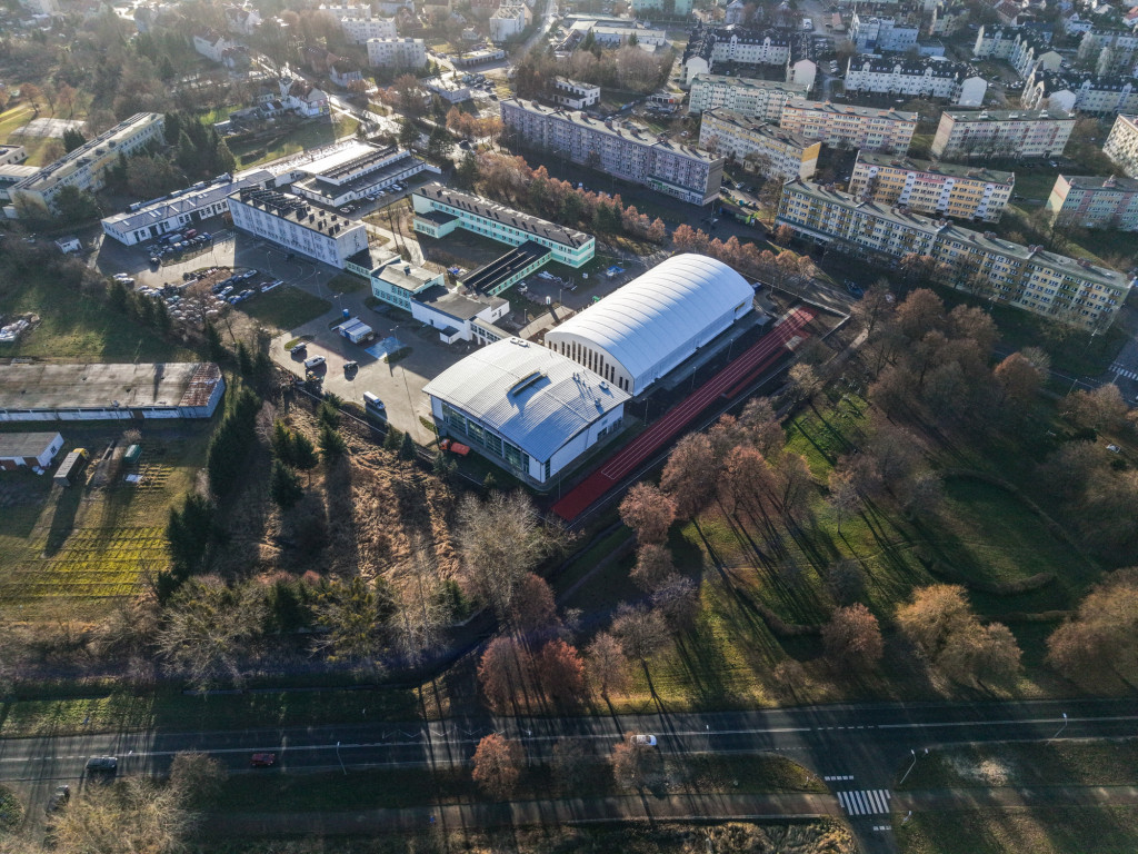 Zadaszone boisko przy ZST w obiektywie