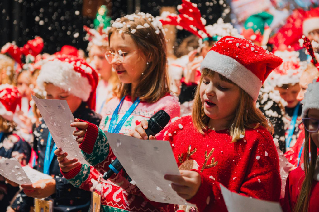 Święty Mikołaj, Kronospan i dzieci z KUDiM