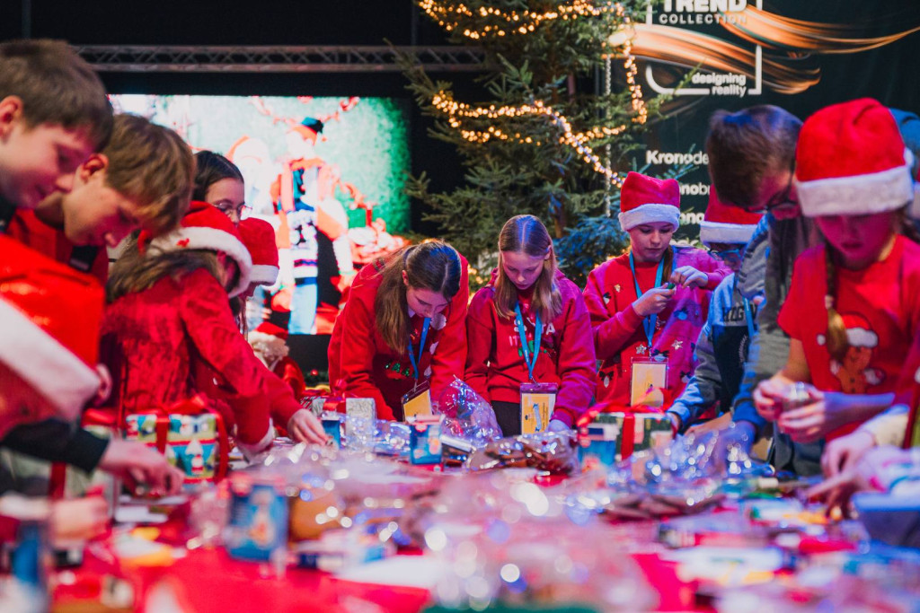 Święty Mikołaj, Kronospan i dzieci z KUDiM