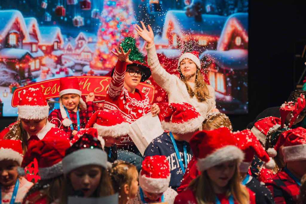 Święty Mikołaj, Kronospan i dzieci z KUDiM