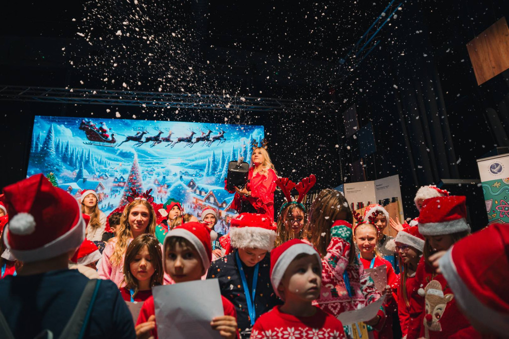 Święty Mikołaj, Kronospan i dzieci z KUDiM