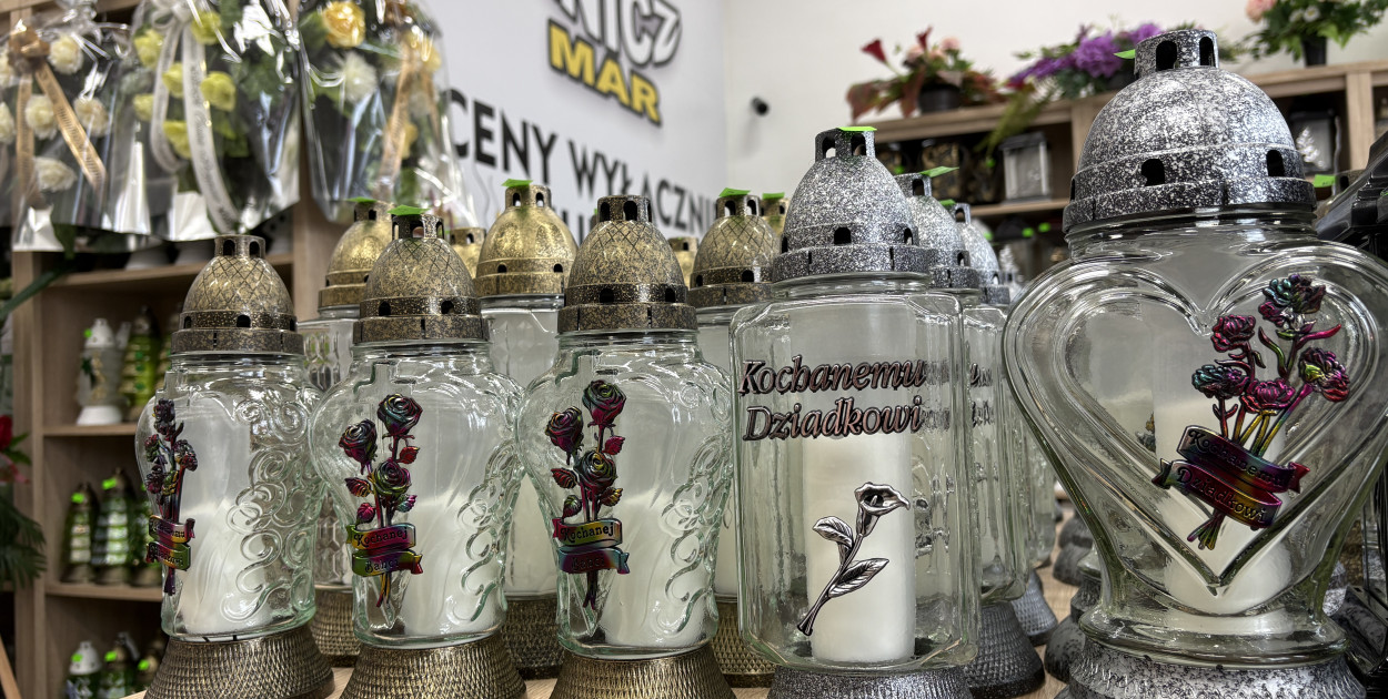 Znicze i wiązanki na Dzień Babci i Dziadka